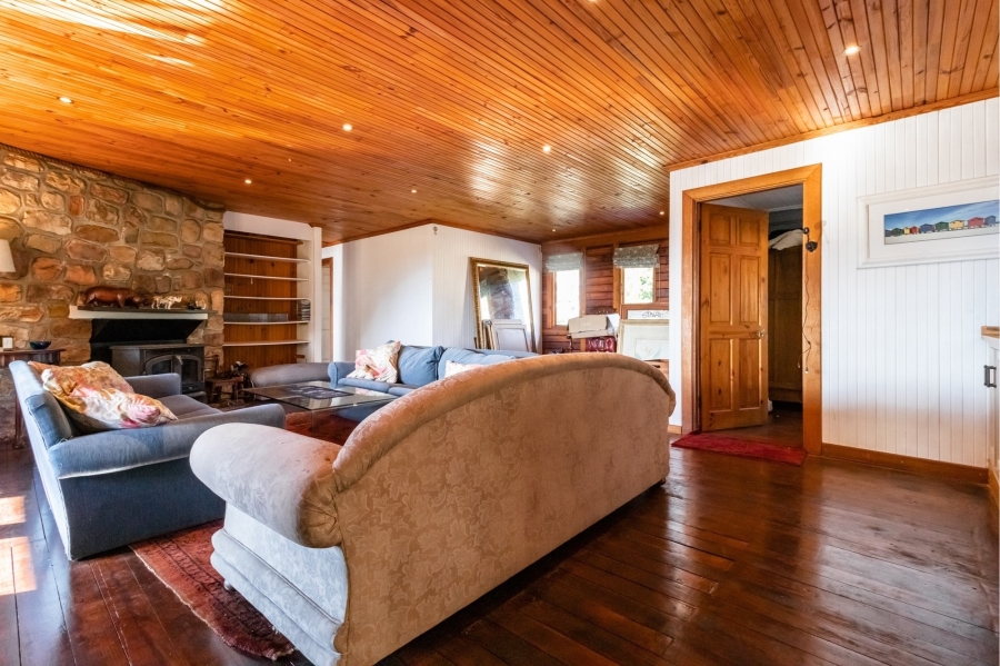 6 Bedroom Property for Sale in Capri Western Cape
